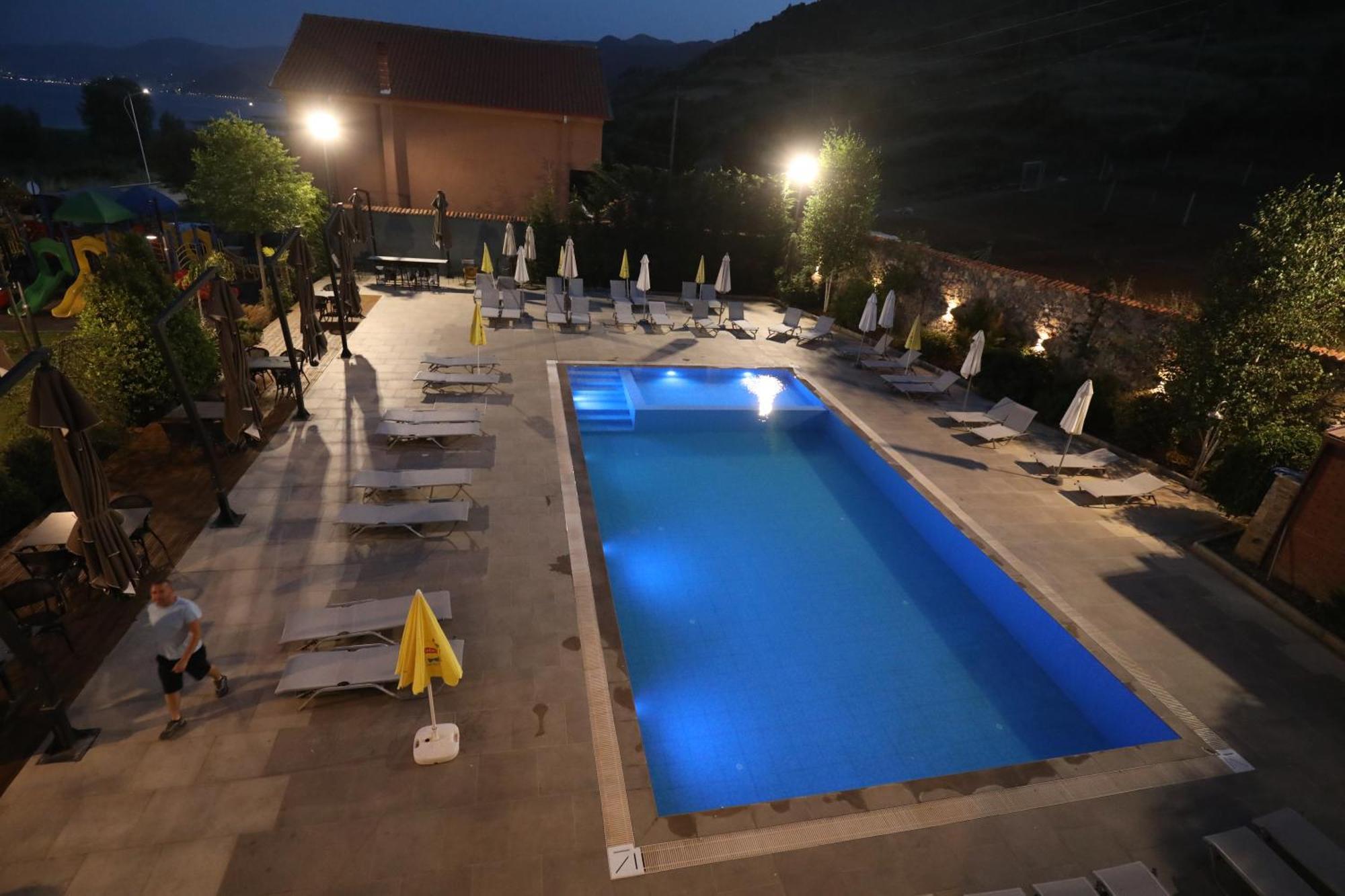 Toka Hotel Restaurant Udenisht Zewnętrze zdjęcie